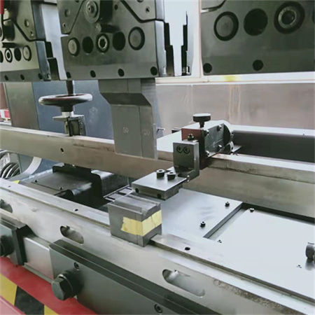 CNC otomatîkî ya pola aluminiumê Hydraulic Press Brake makîneya qutkirina pelê metalê ya elektrîkî ya bi robot re